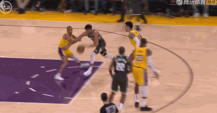 詹姆斯37分达成三项里程碑