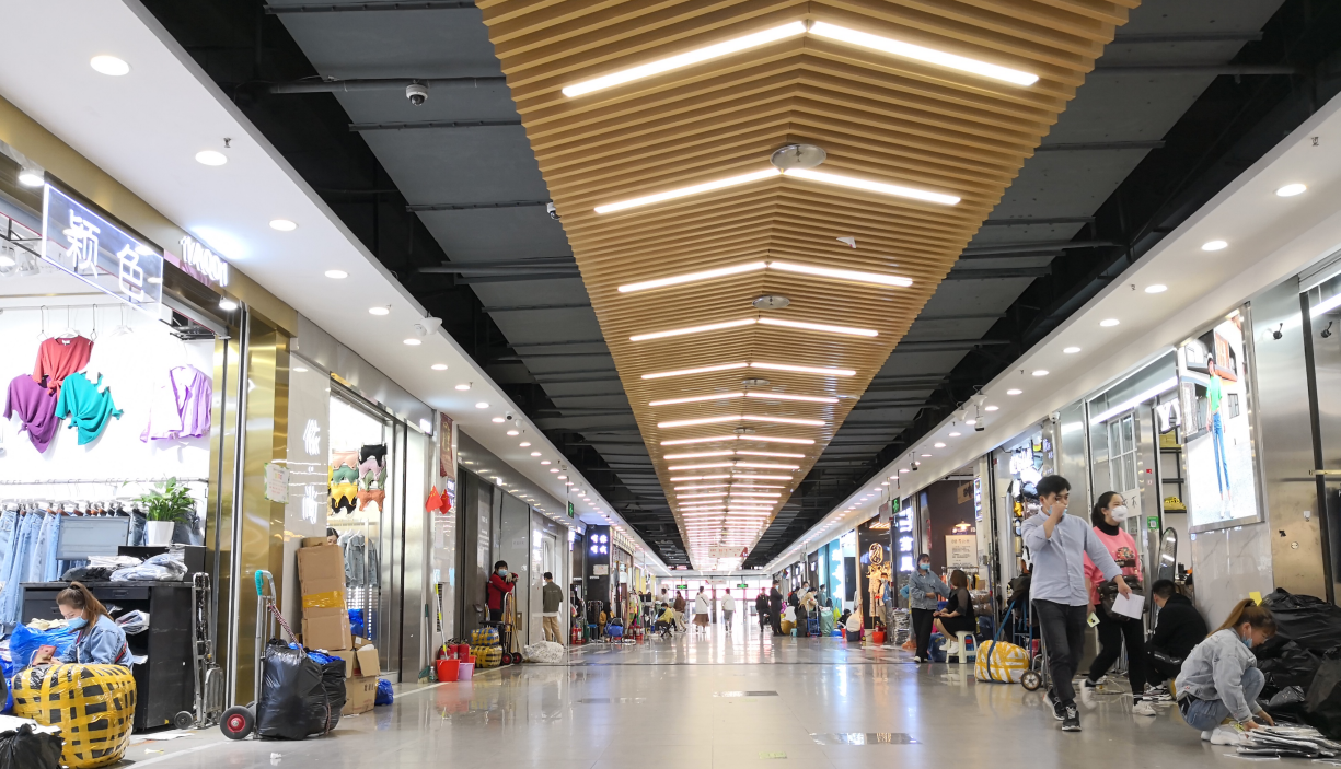 19�꼴��ҿ�ʼ�ڷ�װ�����г���ƴ�����ƣ�����ӭ����ҵ20�������������ʱ�̡�