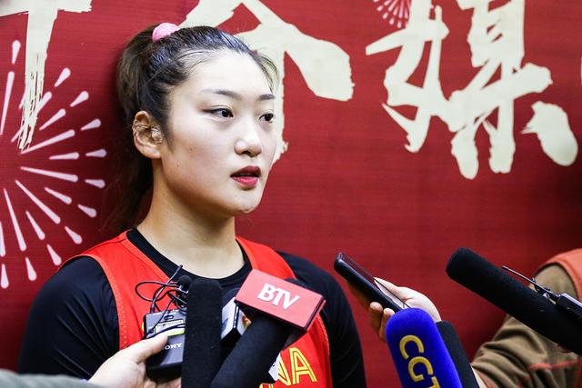 ��ϲ���Σ�ǩԼ�Ϳ˳�Ϊ�й�Ů����һ�ˣ��Ƚչʾ��һ�����˷��