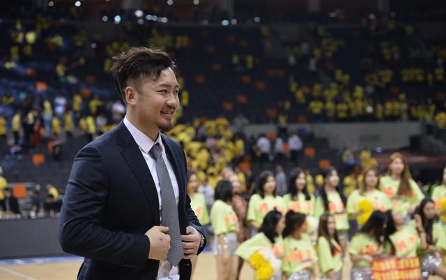 ��ϲ���Σ�ǩԼ�Ϳ˳�Ϊ�й�Ů����һ�ˣ��Ƚչʾ��һ�����˷��